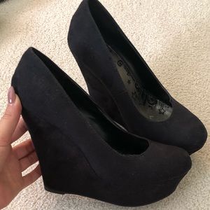 Suede black wedge